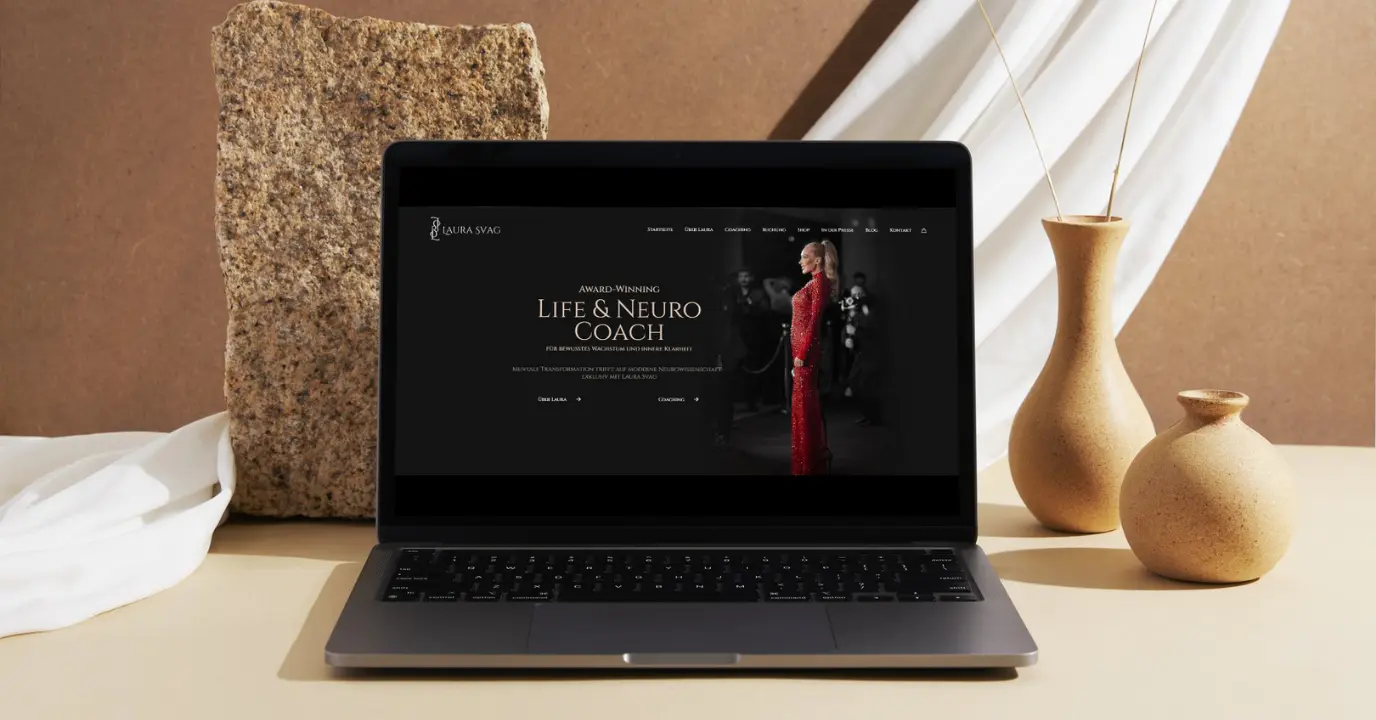 Desktop-Ansicht der Laura Svag Website – WooCommerce und Coaching-Angebote