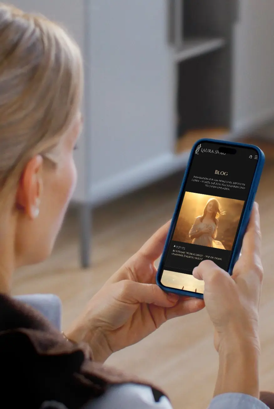 Smartphone-Ansicht der Laura Svag Website – Online-Buchung und Coaching